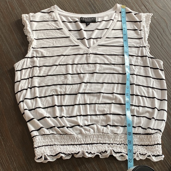 Laundry by Shelli Segall ladies T-shirt in black and white stripes size large. - Picture 8 of 8